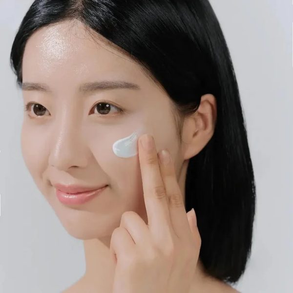 SKIN1004-Hyalu-Cica-Water-Fit-Sun-Serum-SPF50__2