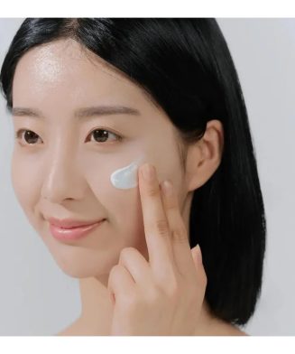 SKIN1004 – Centella Hyalu-Cica Water-Fit Sun Serum SPF50+ 2