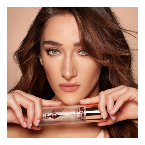 CHARLOTTE TILBURY – Airbrush Flawless Finish Setting Spray – Spray fixateur de maquillage – 100 ml 2 CHARLOTTE TILBURY – Airbrush Flawless Finish Setting Spray – Spray fixateur de maquillage – 100 ml 2