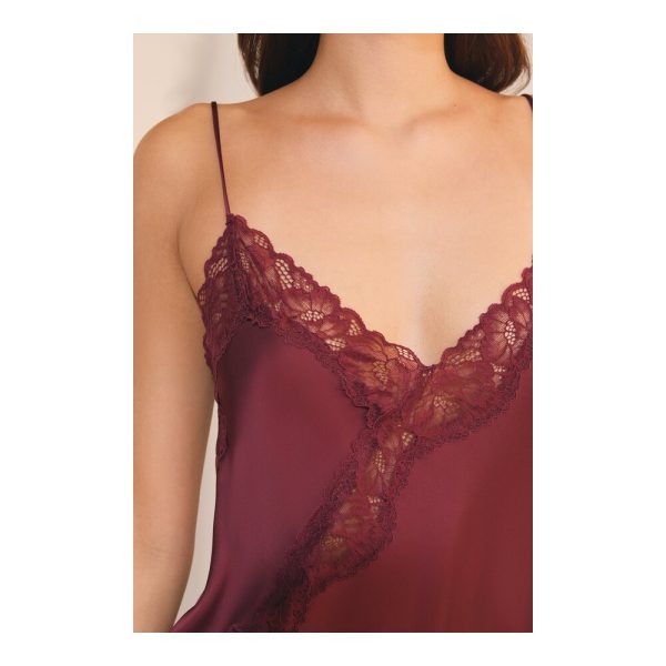 ETAM - Nuisette longue asymétrique avec détails dentelle – Bordeaux 4