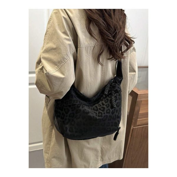 SHEIN - Sac hobo sous le bras imprimé léopard – noir 2